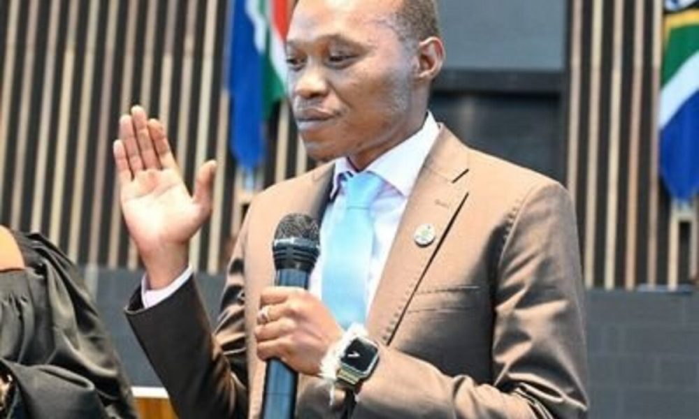 Kabelo Gwamanda -Joburg Mayor faces fraud charge as victims speak out