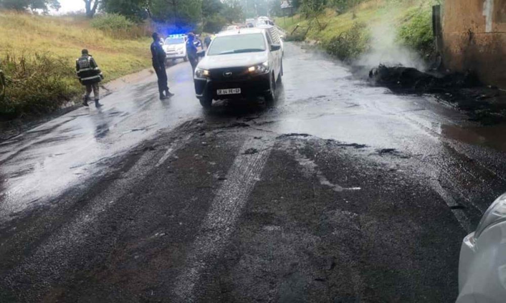 Protestors barricade roads in Kaalfontein