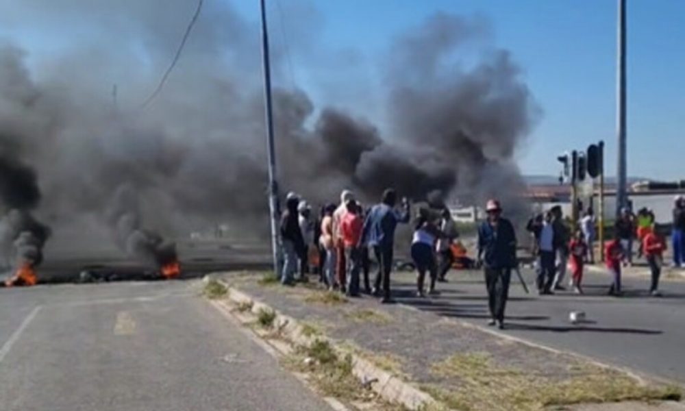 Eyewitness News -Residents of Soweto hold protest over lack of service delivery