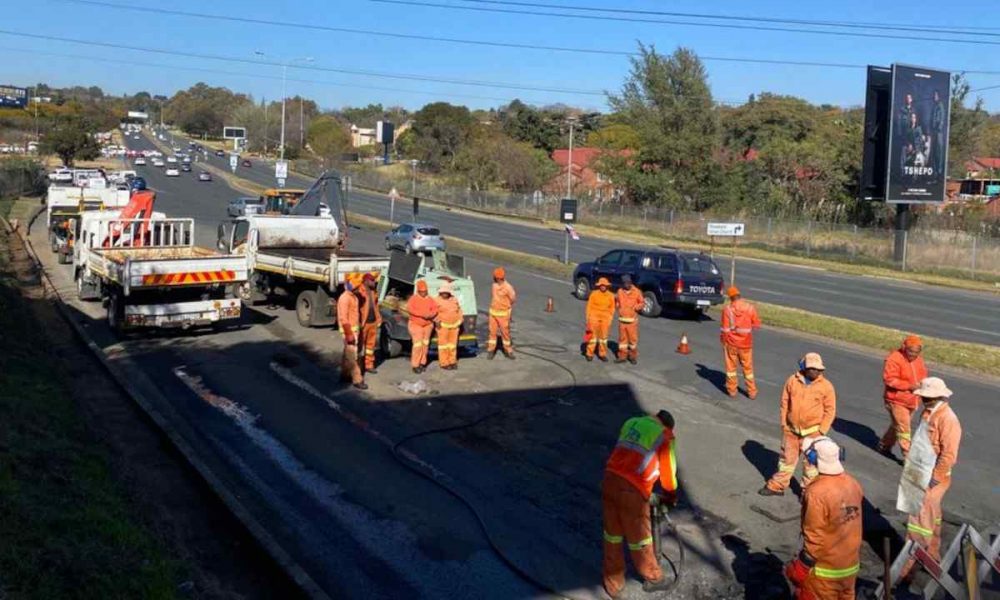 Repairs on the corner of William Nicol and Sandton drives