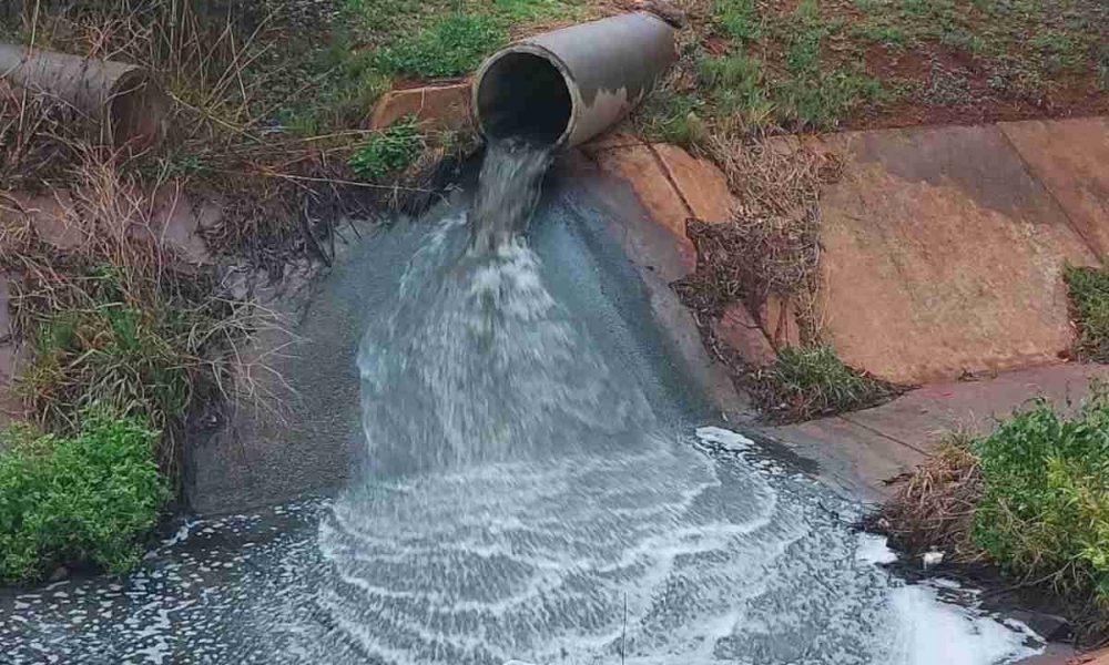 flow of raw sewage into the Vaal River