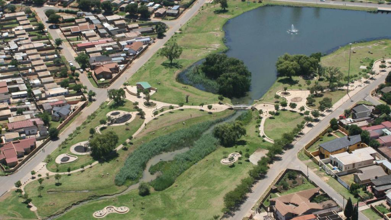 body of an unidentified man in Thokoza Park