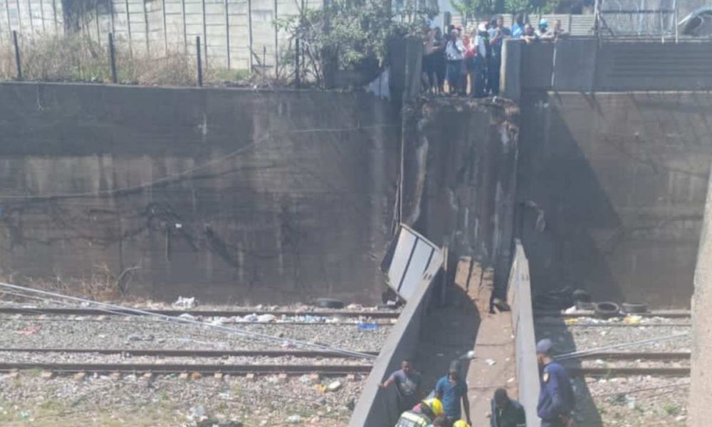 cause of a steel footbridge collapse