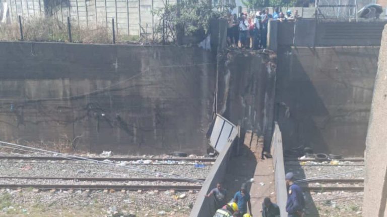 cause of a steel footbridge collapse